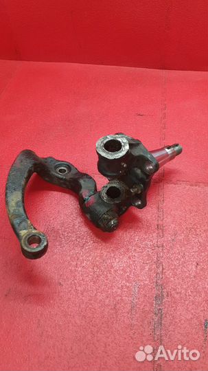 Кулак поворотный (цапфа) левый isuzu NMR 85 E5