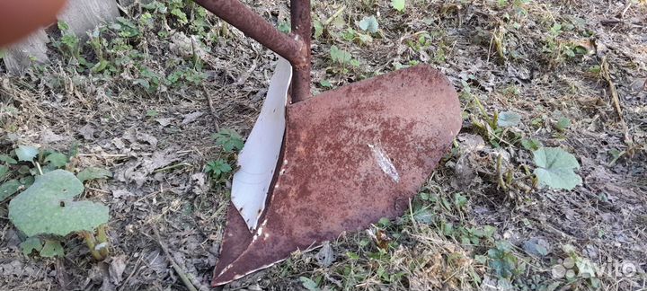 Плуг окучник ручной