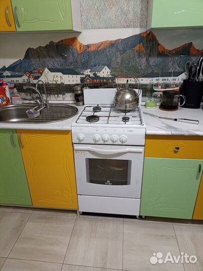 Продам кухню кухонный гарнитур бу