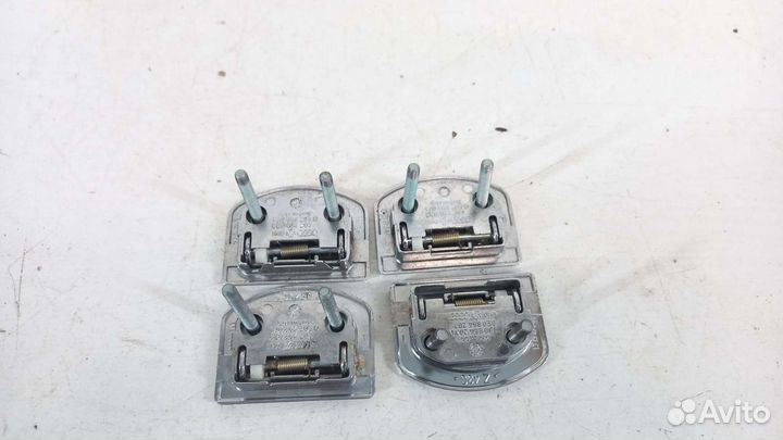 Ручка пола багажника Volkswagen Toureg 1