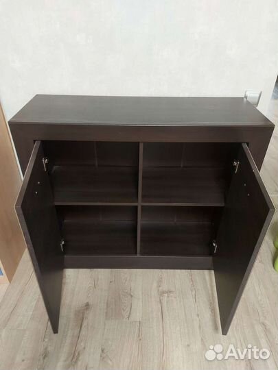 Тумба с распашными дверями