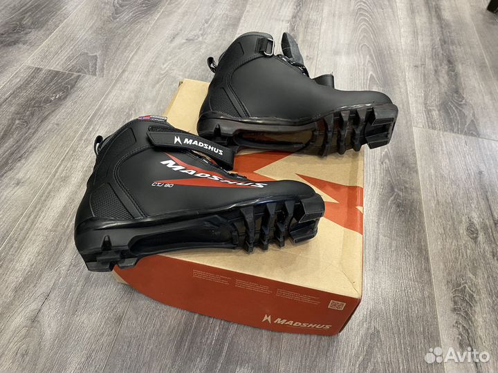 Лыжные ботинки, размер 37,5
