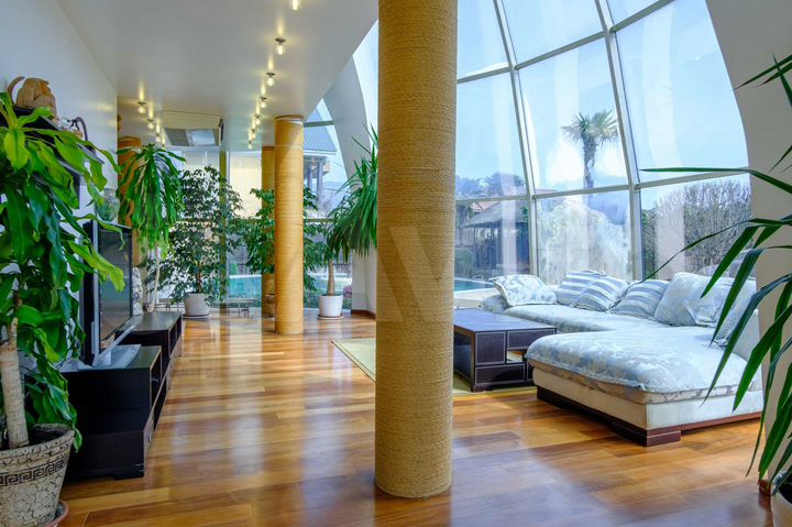 Дом 420 м² на участке 16 сот.