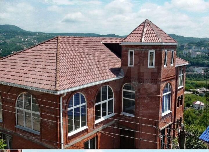 Коттедж 700 м² на участке 14 сот.