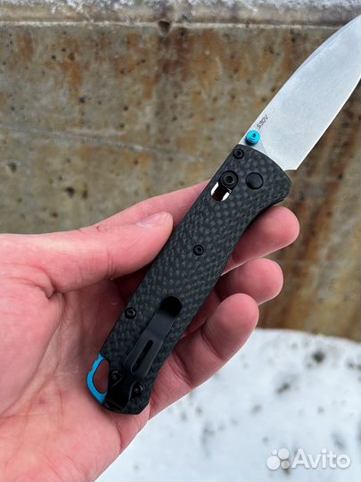 Нож Benchmade Bugout карбон (латунные шайбы)