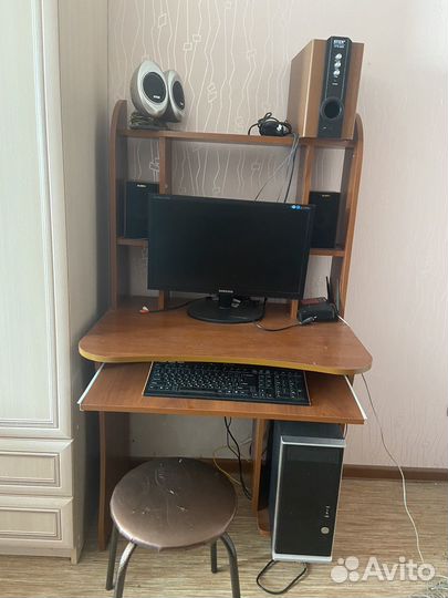 Компьютерный стол