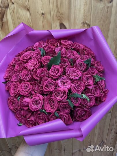 Букет малиновых роз из 51шт оптом