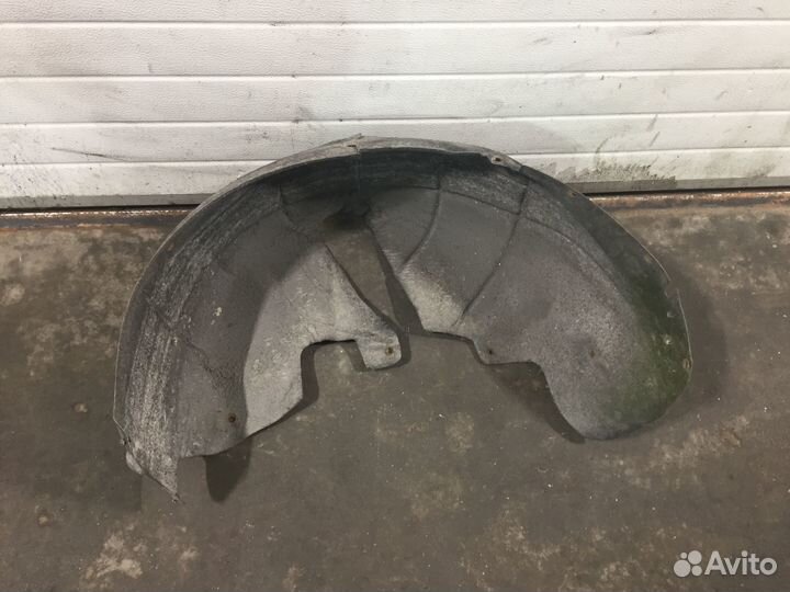 Шкода Октавия подкрылок задний левый Лев