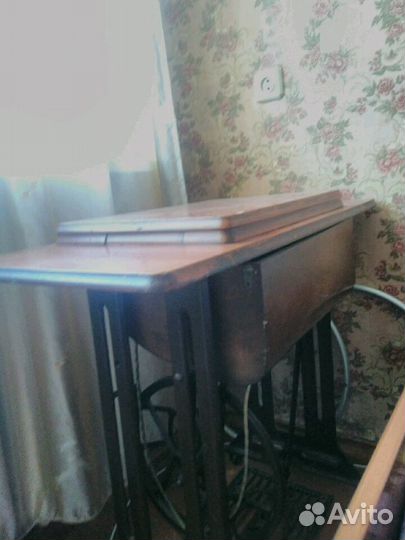 Ножная швейная машинка