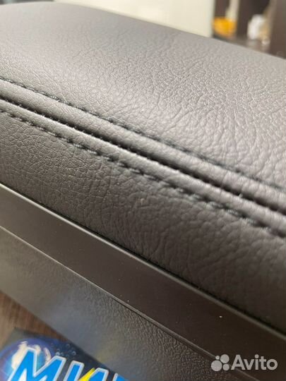 Подлокотник (бар ) Приора Кожа