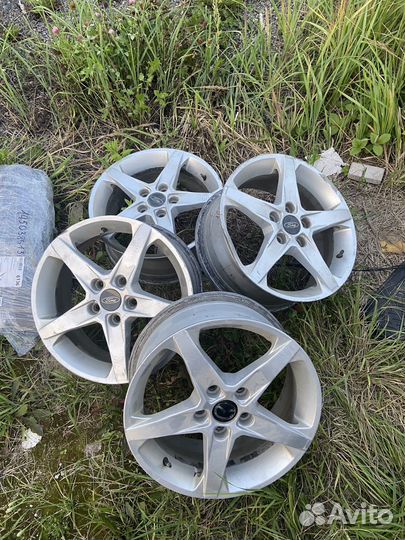 Комплект литых дисков на 15 ford