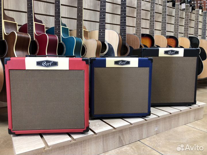 Комбоусилитель гитарный Cort CM15R 15Вт