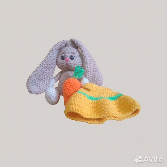 Вязаная игрушка Заяц-ушастик