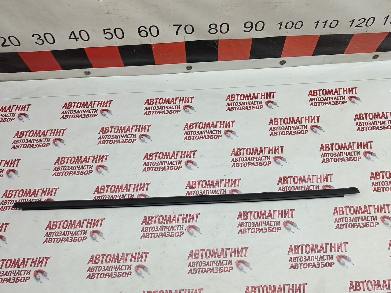 Молдинг стекла двери задней Volkswagen Tiguan 2