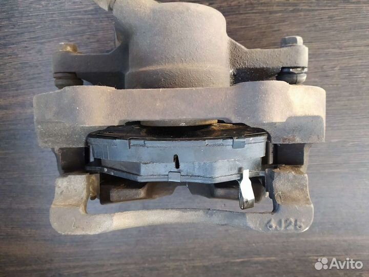 Суппорт передний левый Chery Amulet A15