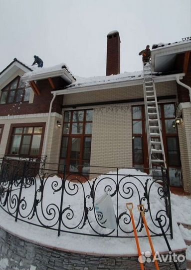 Чистка кровли от снега,наледи и сосулек от30руб/м2