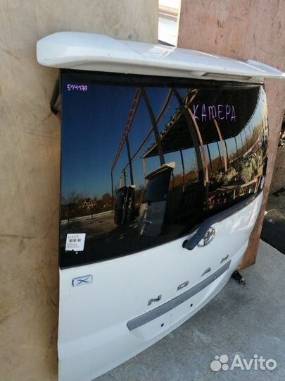 Дверь багажника Toyota Noah AZR60
