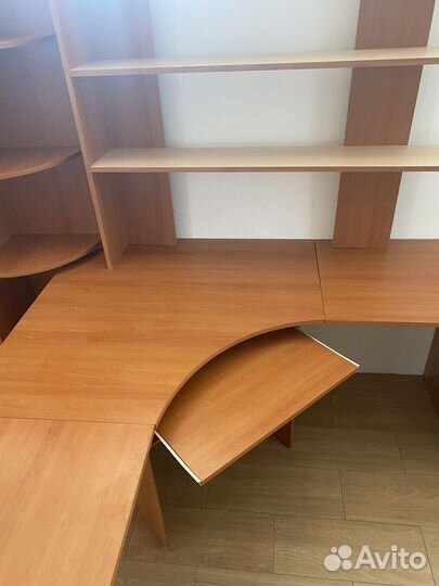 Стол кабинетный