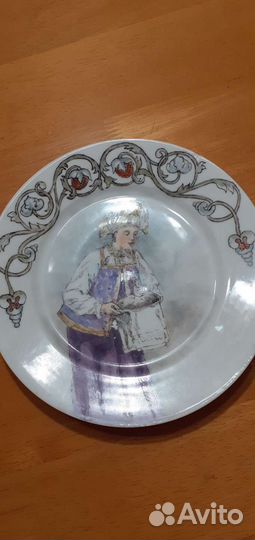 Антикварная тарелка