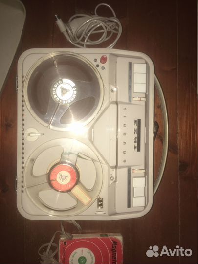 Ретро катушечный магнитофон grundig для коллекции