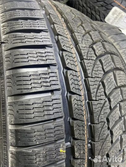 Nokian Tyres WR A4 235/45 R17