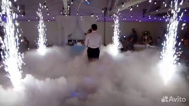 Тяжелый дым, холодные фонтаны, свет