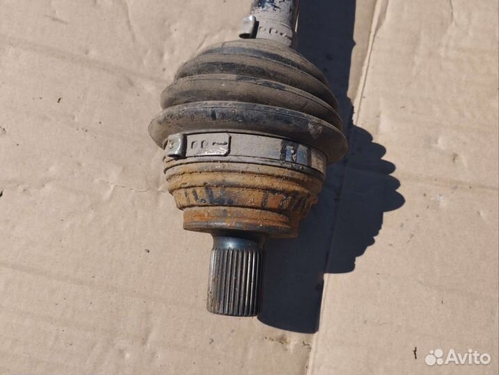 Привод передний левый гнутый Volkswagen Golf 6 1.4