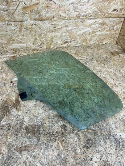 Стекло двери заднее левое Peugeot 206 седан 1.4