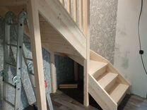 Лестница на второй этаж в деревянный дом