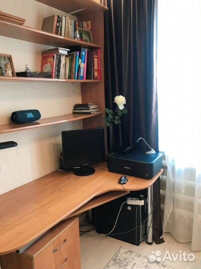 Шкаф и письменный стол