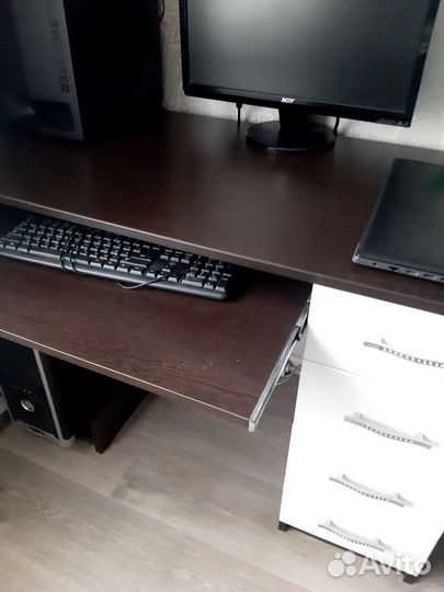 Компьютерный стол