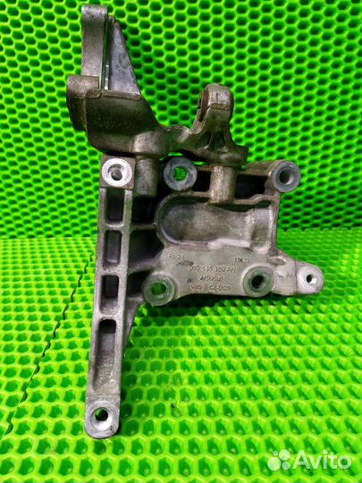 Кронштейн Volkswagen Touareg NF 7P5 crca 2013