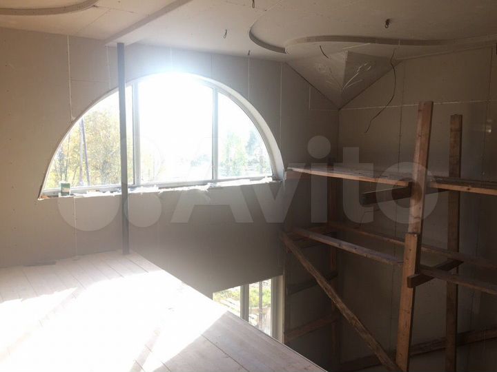 Коттедж 292 м² на участке 7 сот.