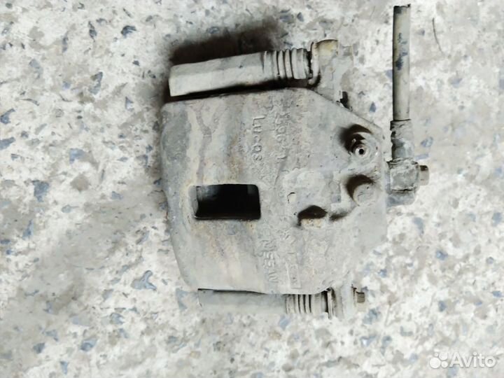 Суппорт передний Ниссан Примера Р12