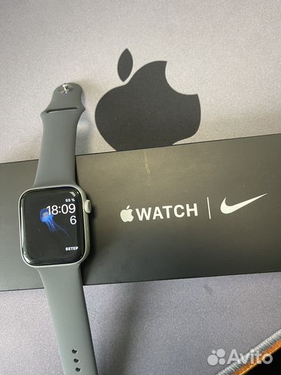 Apple watch se 44 mm nike серия