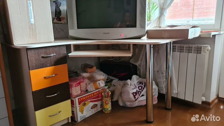 Детский стол с полками и тумбочкой