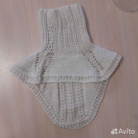 Манишка белая из шерсти зимняя