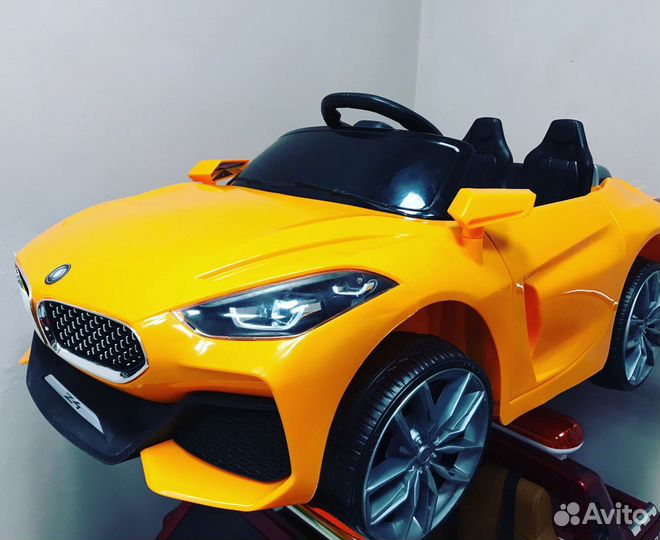 Электромобиль на пульте управления с музыкой