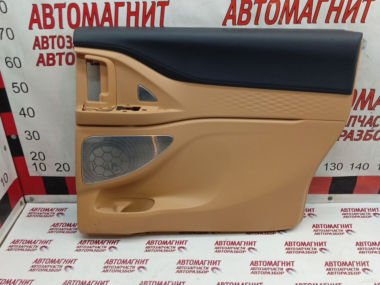 Обшивка двери задней правой Voyah Dream