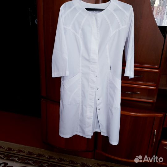 Белый медицинский халат