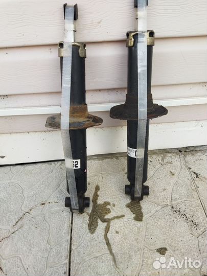 Продам амортизаторы Субару