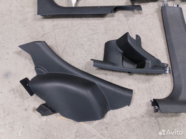 Пластик-обшивка салона на Лада Веста