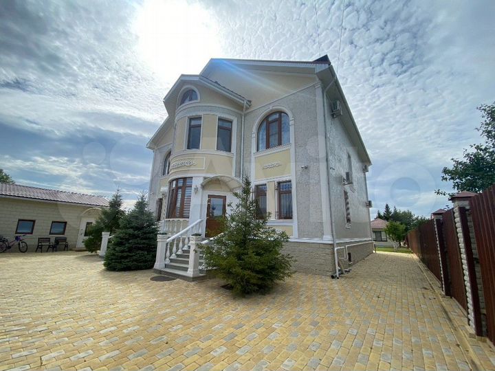 Дом 427,8 м² на участке 16,7 сот.