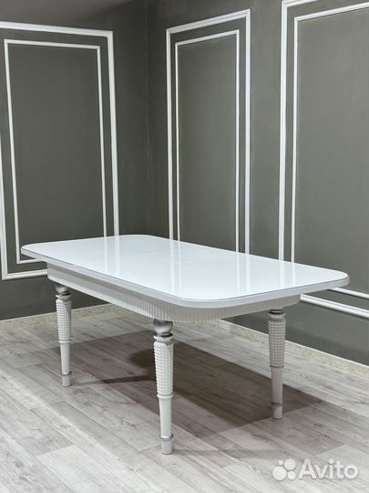 В наличии стол