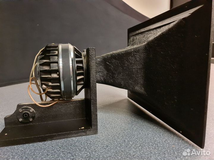 Акустическая система JBL для залов