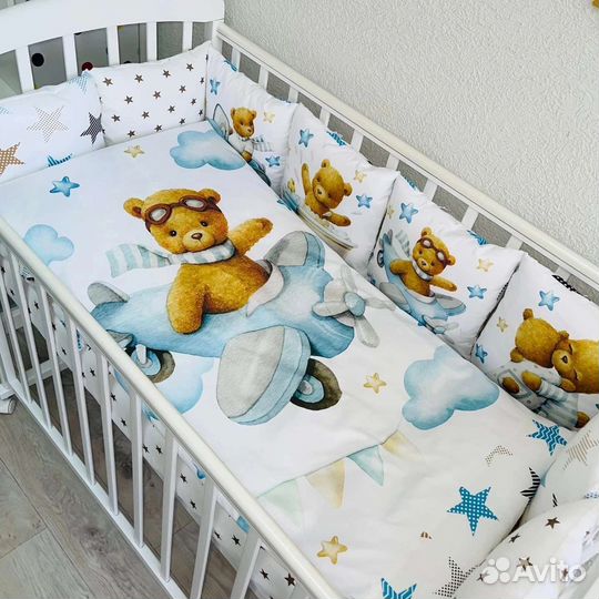 Комплект в детскую кроватку с бортиками