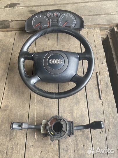 Руль, щиток приборов, гитара