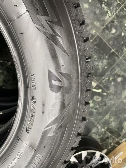 Bridgestone Blizzak DM-V3 215/65 R16 102S