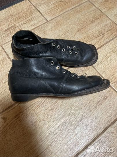 Лыжные ботинки