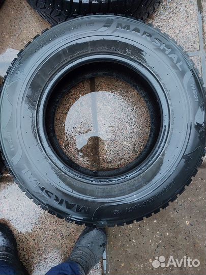 Marshal WinterCraft SUV Ice WS31 235/70 R16 106T